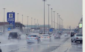 “المرور” يكشف أسباب انزلاق المركبة خلال هطول الأمطار 