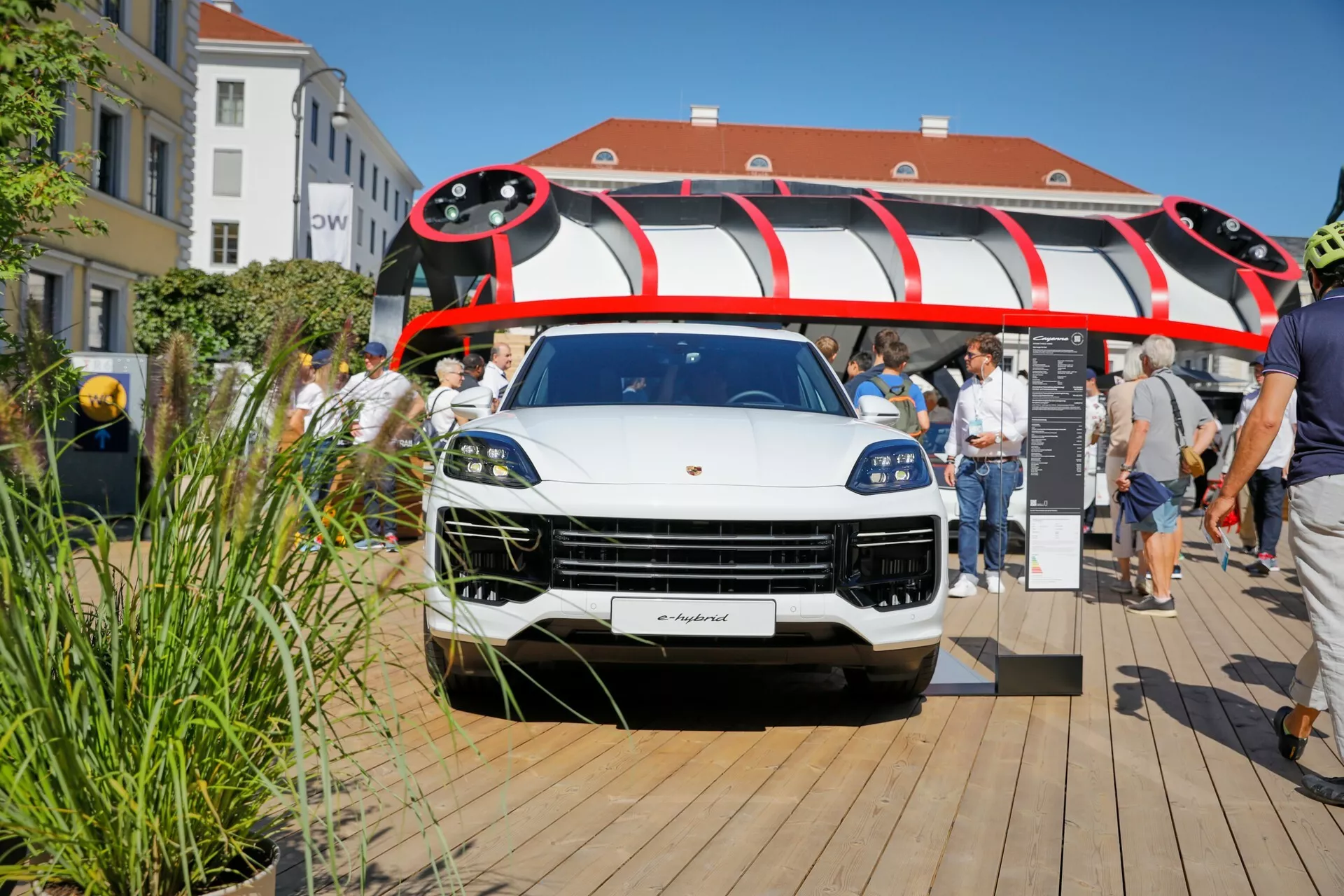 بورش تدشن كايين تيربو E هايبرد 2024، أقوى SUV في تاريخها، في معرض ميونخ للسيارات 3