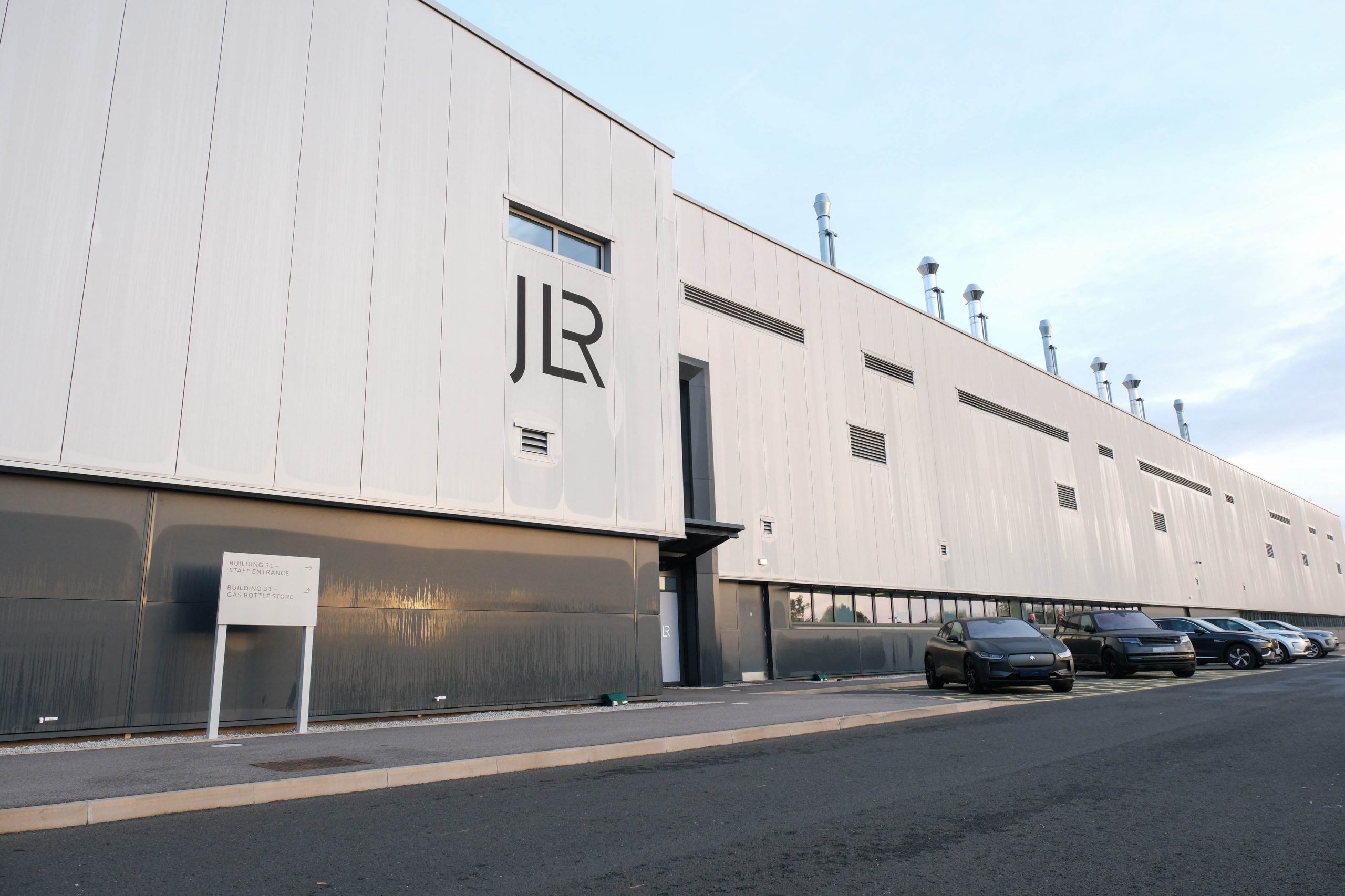 شركة JLR (جاكوار لاند روڤر) تعمل على تسريع عملية التحول الكهربائي من خلال مختبر الطاقة المستقبلية الجديد بقيمة تبلغ 250 مليون جنيه إسترليني 5