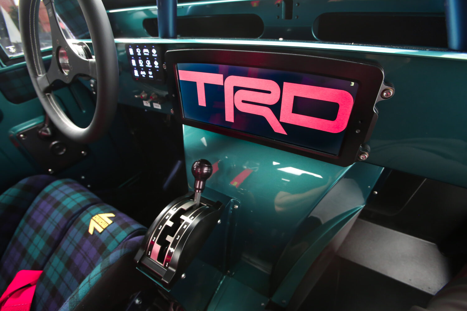 تويوتا تدشن FJ بروزر الاختبارية بتعديلات فائقة للطرق الوعرة و محرك V8 من سيارة ناسكار 17