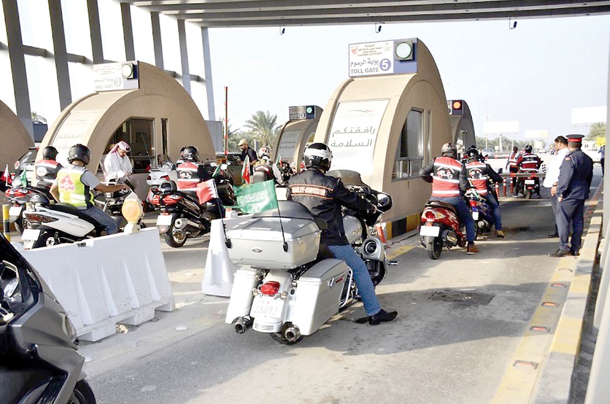 "مؤسسة جسر الملك فهد" توضح اشتراطات العبور لسائقي الدراجات النارية   2