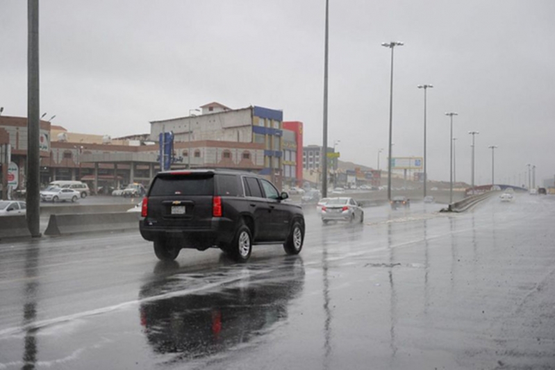 "مؤسسة جسر الملك فهد" توجه 4 إرشادات للقيادة أثناء الأمطار 4