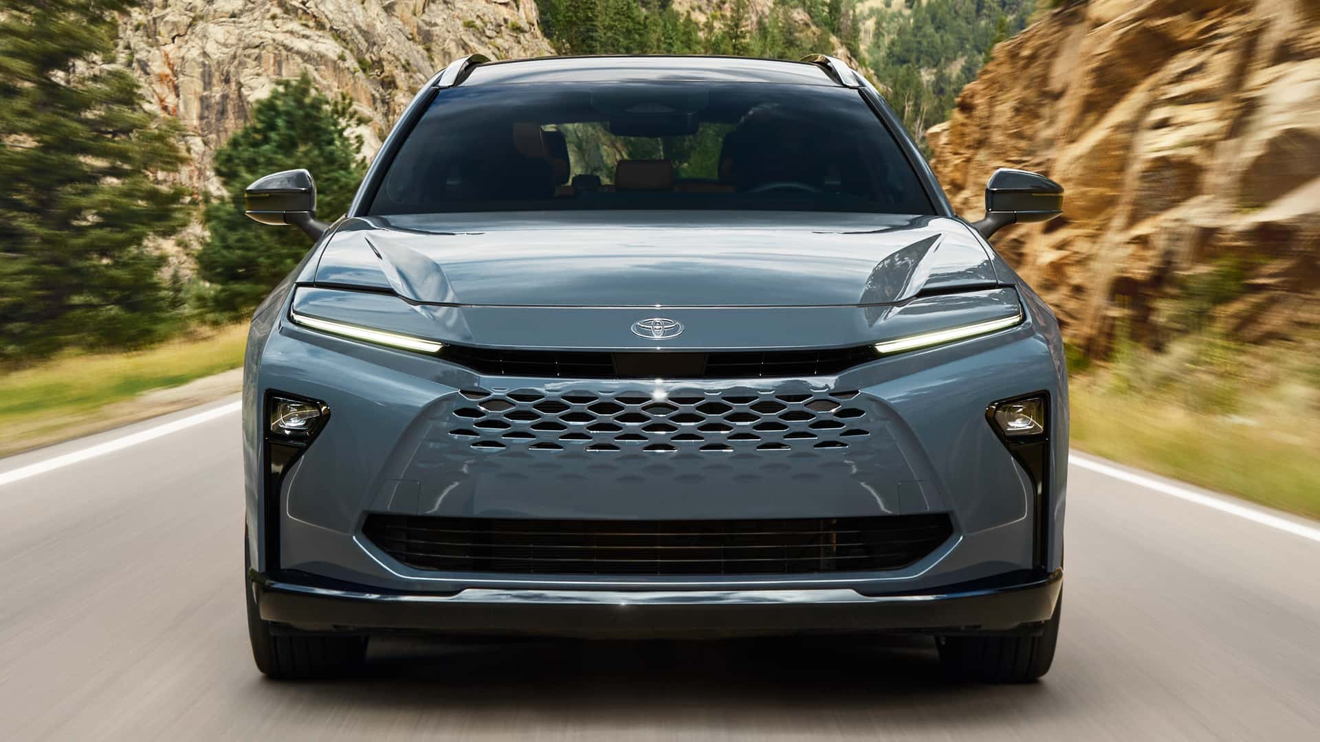 تويوتا كراون سيجنيا 2025 الجديدة كلياً تنطلق بمحرك هايبرد وداخلية فاخرة وتصميم الـ SUV 2