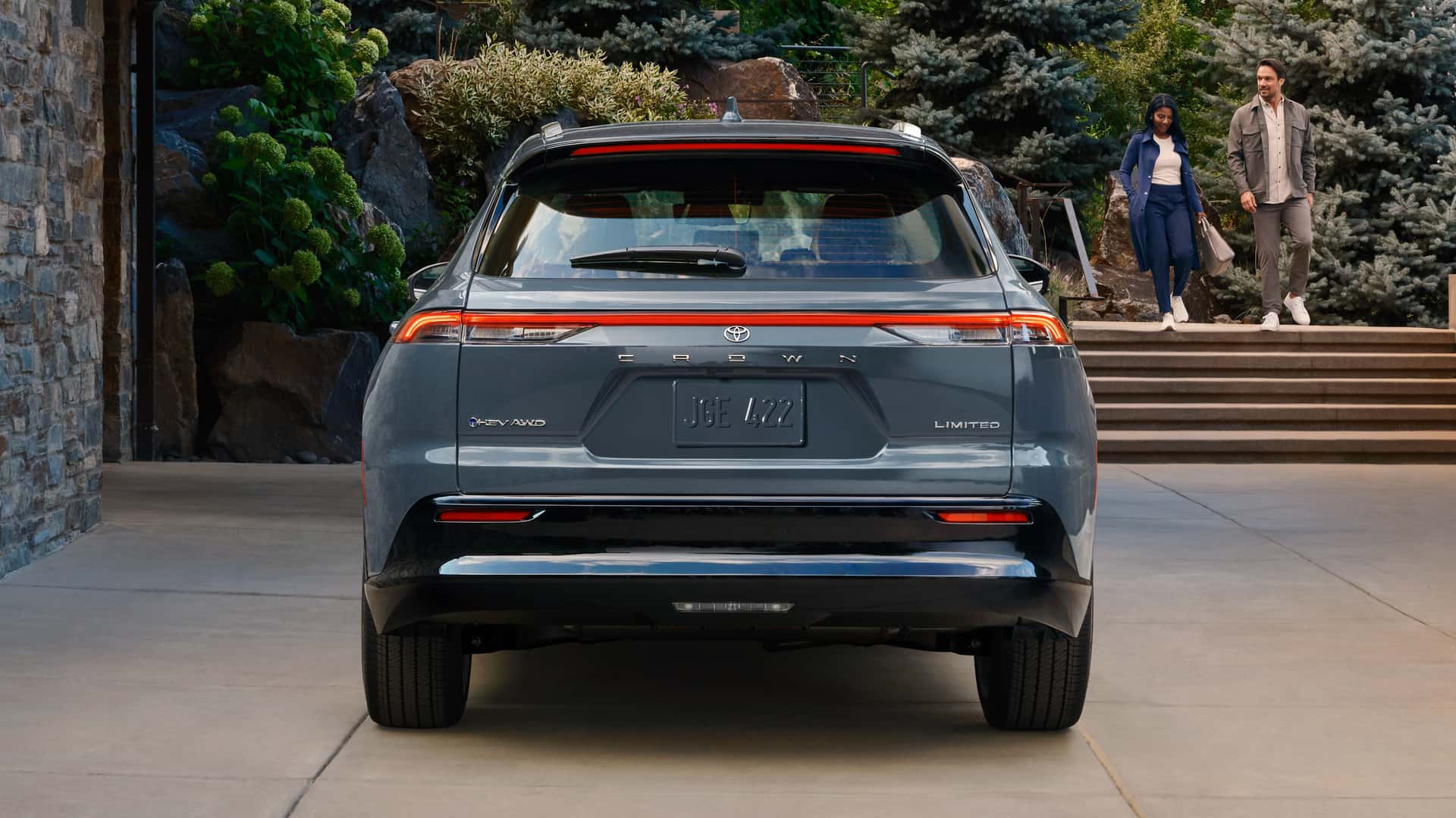 تويوتا كراون سيجنيا 2025 الجديدة كلياً تنطلق بمحرك هايبرد وداخلية فاخرة وتصميم الـ SUV 10