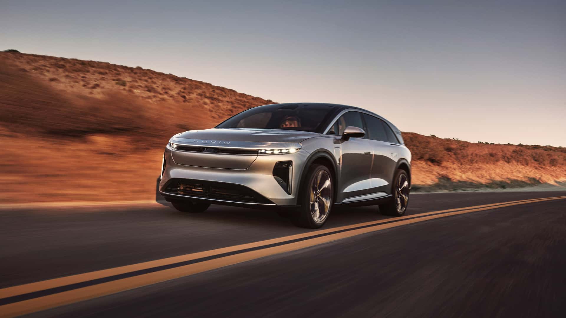 لوسيد جرافيتي SUV الكهربائية الفاخرة تنطلق رسمياً بمدى يتجاوز 700 كيلومتر وتسارع منافس للسيارات الخارقة 5