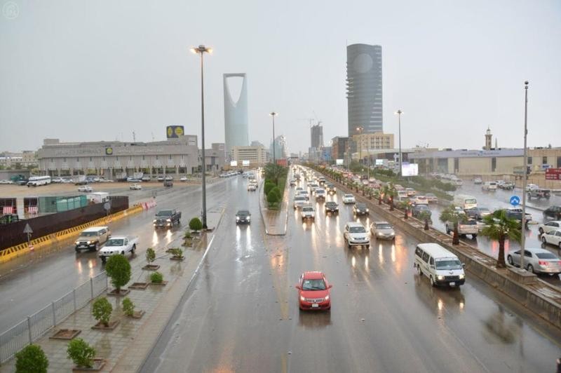 "مؤسسة جسر الملك فهد" توجه 4 إرشادات للقيادة أثناء الأمطار 2