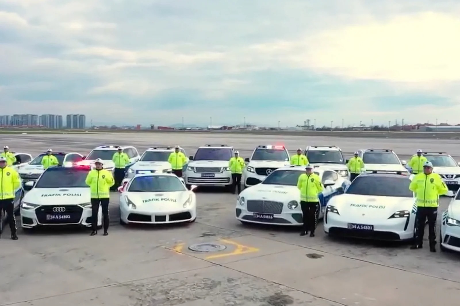 الشرطة التركية تضم مجموعة سيارات فاخرة وخارقة لأسطولها بقيمة تتجاوز 3 ملايين دولار 1