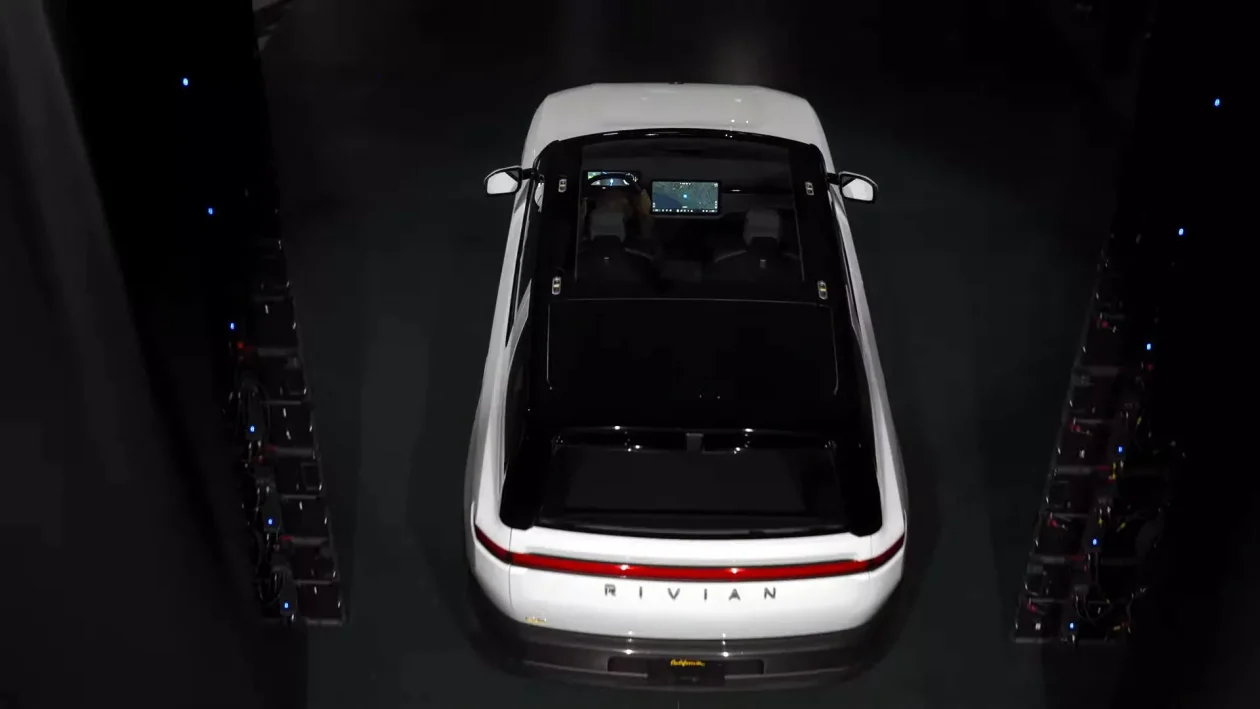 ريفيان تكشف عن ثاني سيارة SUV كهربائية فاخرة لها باسم R2 لمنافسة تيسلا موديل واي 18