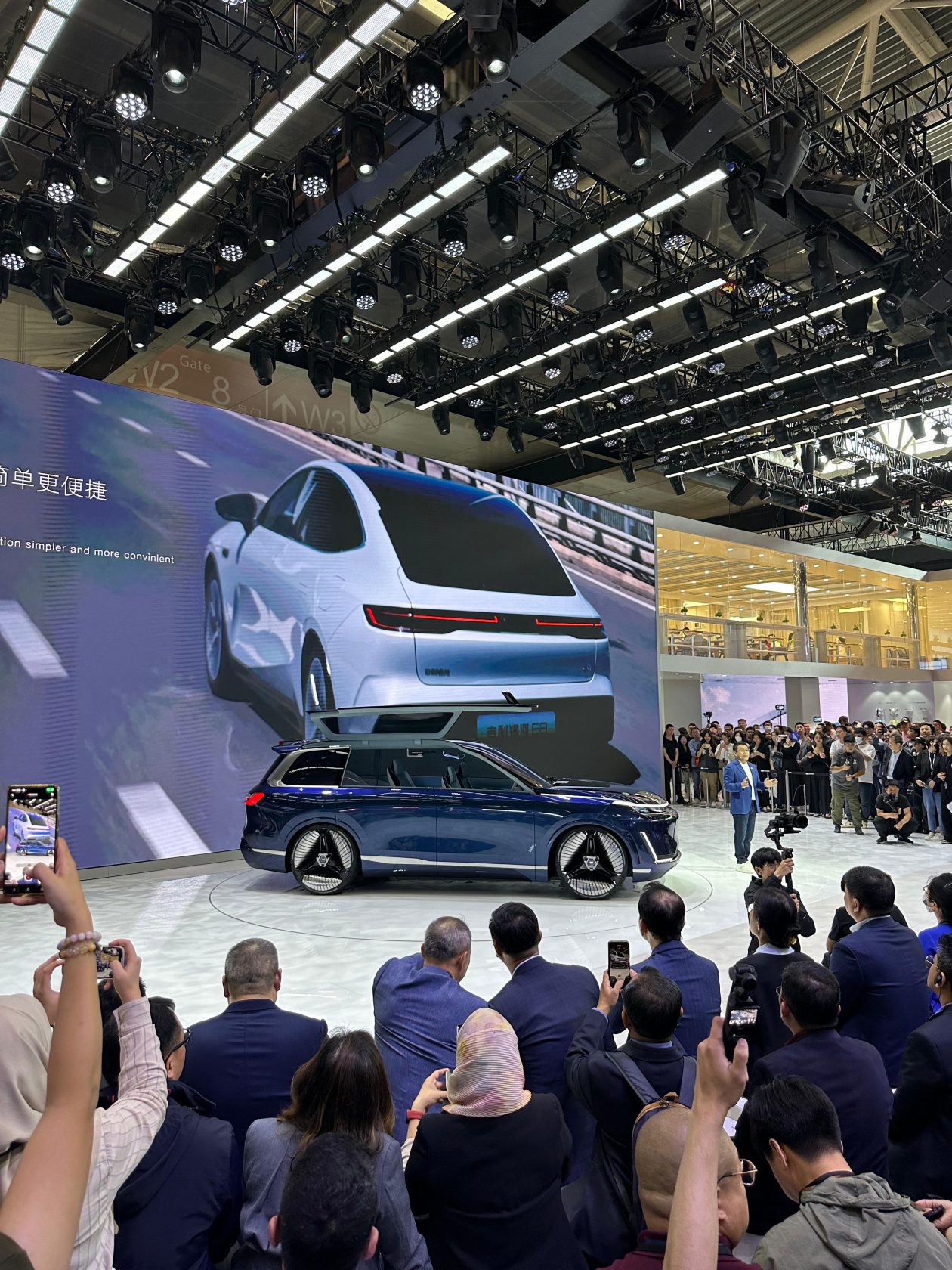 جيلي ستارشيب SUV الفاخرة الجديدة تُدشن في الصين بمحركات هجينة ثورية بمدى يتجاوز 2000 كيلومتر 4
