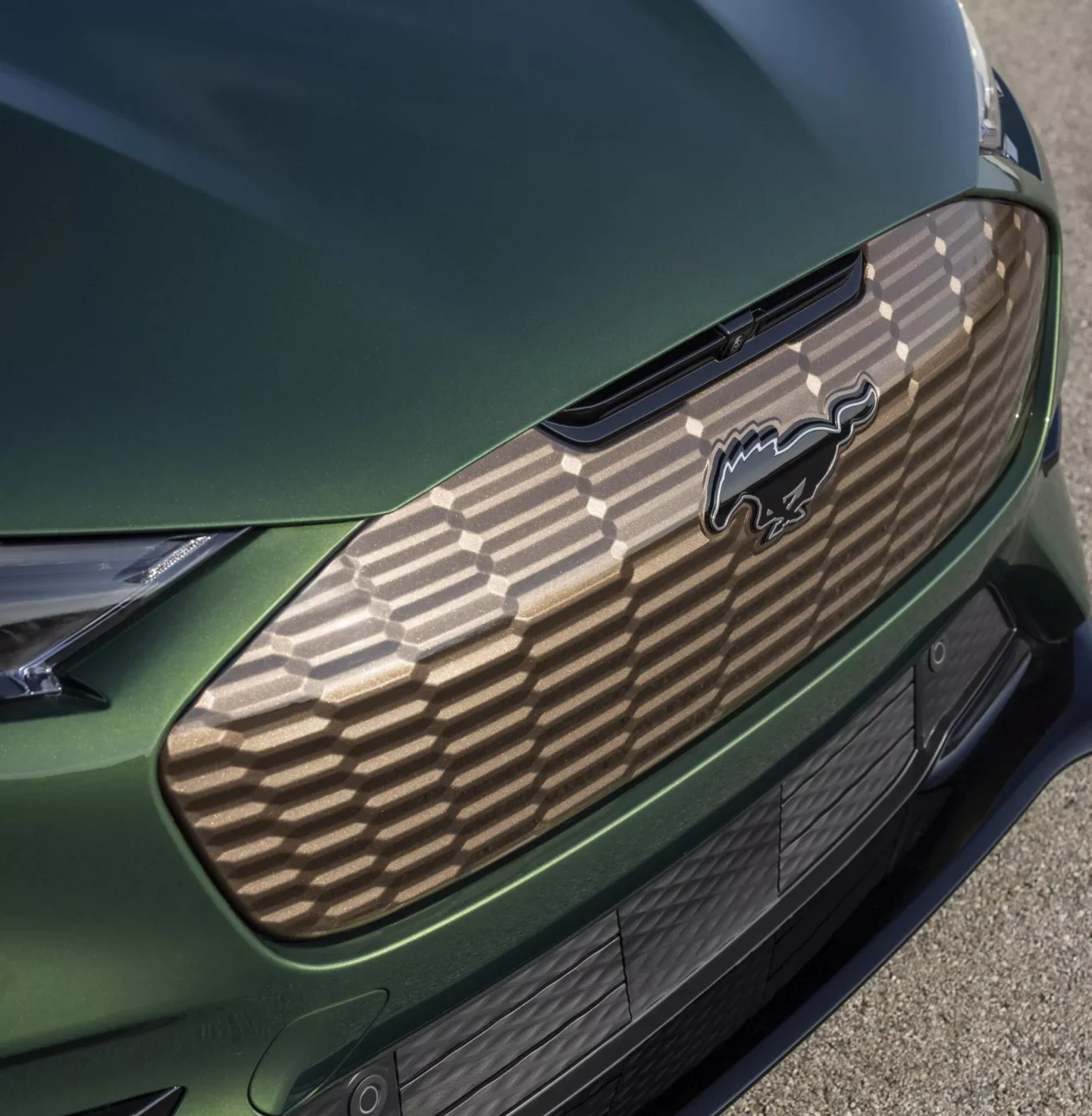 فورد موستنج ماك اي 2024 الجديدة هي أسرع سيارة كهربائية في تاريخ العلامة، وهذه كل مواصفاتها وأسعارها 8