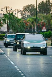 شرطة دبي تعلن عن ضمّ شاحنة تيسلا سايبرتراك الكهربائية لأسطول سياراتها الفاخرة