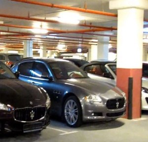 شاهد بالفيديو والصور "كراج قطري" مكتظ بأغلى وافخم السيارات في العالم 1