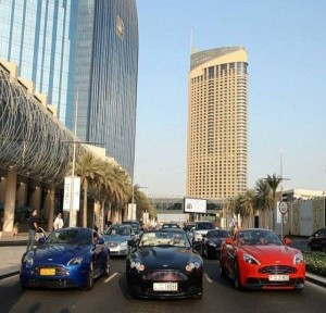 دبي ستحد من شراء السيارات الرخيصة ! لتفسح الطرق لـ فيراري ولامبورجيني 1