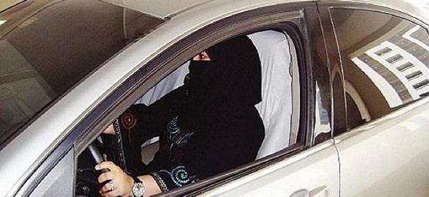 "قيادة 26 أكتوبر" سعوديات يكسرن حظر قيادة السيارات رغم التحذيرات الأمنية 3