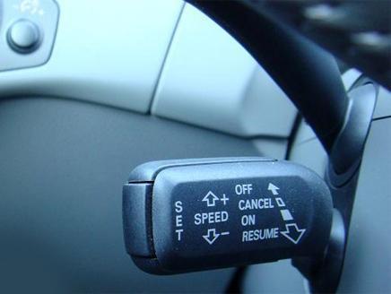 نجاة قائد سيارة “تويوتا افالون” 2013 الجديدة من تعليق مثبت السرعة على 160كم