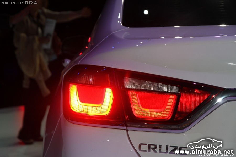 Chevrolet-Cruze-2015-20