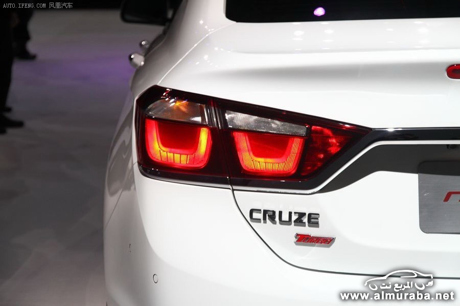 Chevrolet-Cruze-2015-21