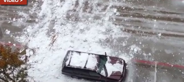"بالفيديو" جليد الشتاء يعطي درس قاسي لأفخم السيارات 1