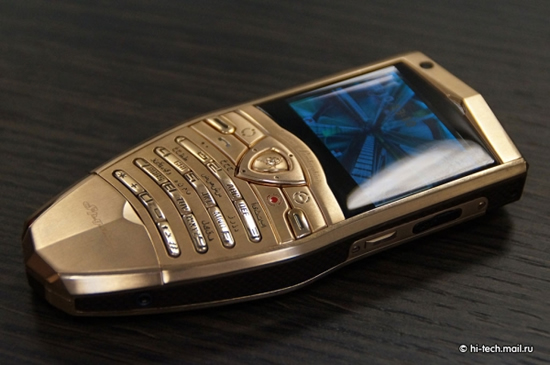 Lamborghini-Launches-Gold-Plated-Cell-Phones-and-a-Tablet-for-Russia-1