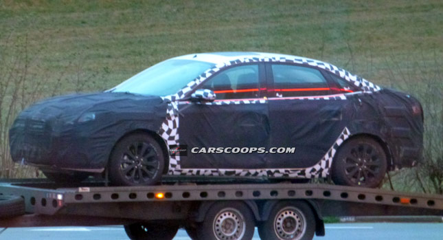 صور تجسسية تكشف سيارة فورد اسكورت اثناء اختبارها في أوروبا Ford Escort