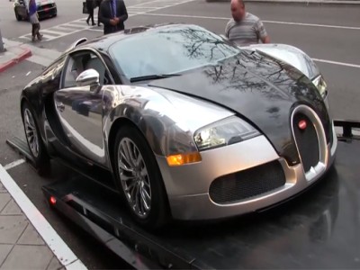 “بالفيديو” بوجاتي فيرون تكاد تنزلق من شاحنة سحب Bugatti Veyron