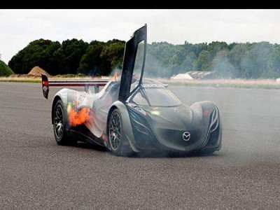 “بالصور” انفجار سيارة مازدا خلال تصوير برنامج توب جير Top Gear