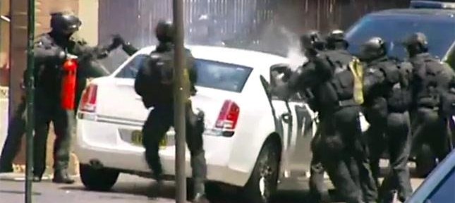 "بالفيديو" سائق سيارة كرايسلر 300 يهدد بتفجير مبني البرلمان الاسترالي 3