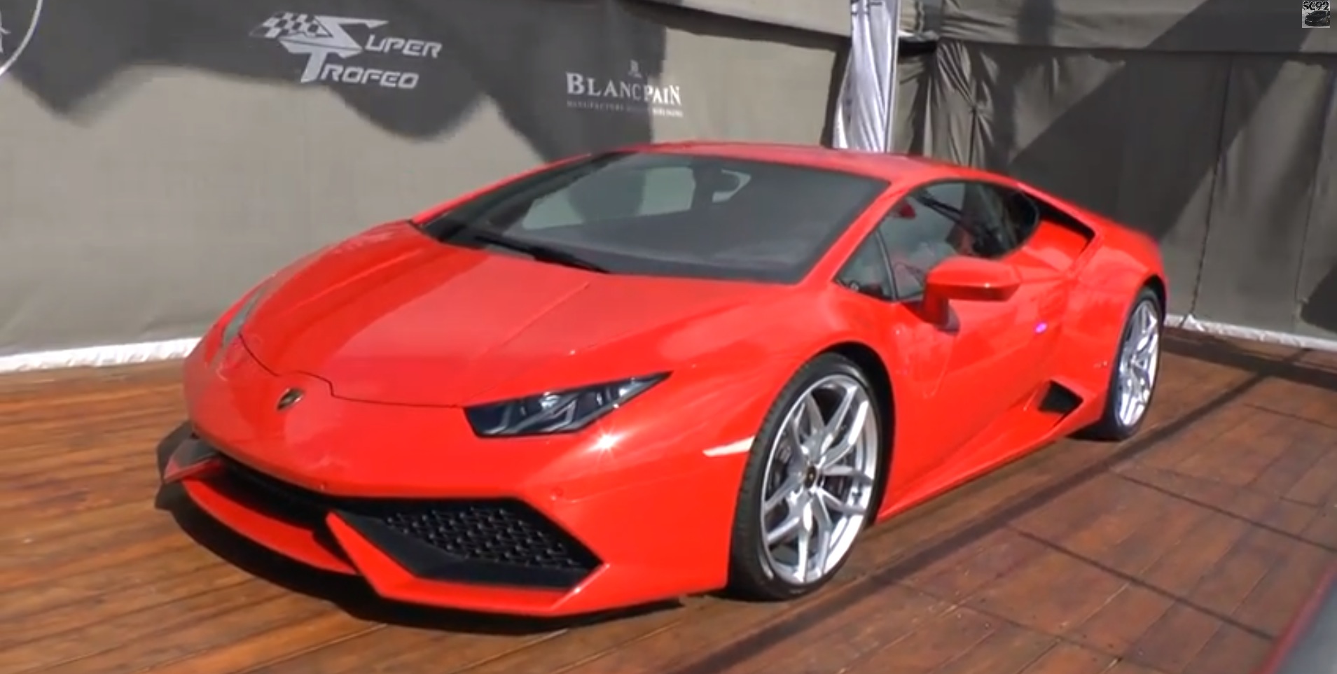 “بالفيديو” اول لامبورجيني هوراكان تصل بريطانيا بلون مميز Lamborghini Huracan