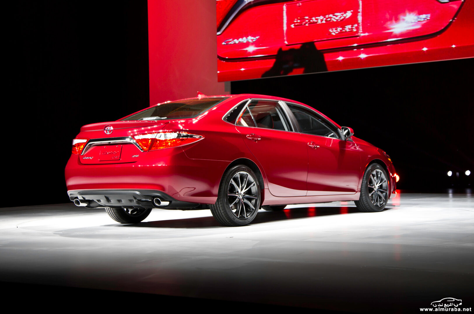 http---image.motortrend.com-f-roadtests-sedans-1404_2015_toyota_camry_first_look-72679014-2015-Toyota-Camry-rear-three-quarters-05