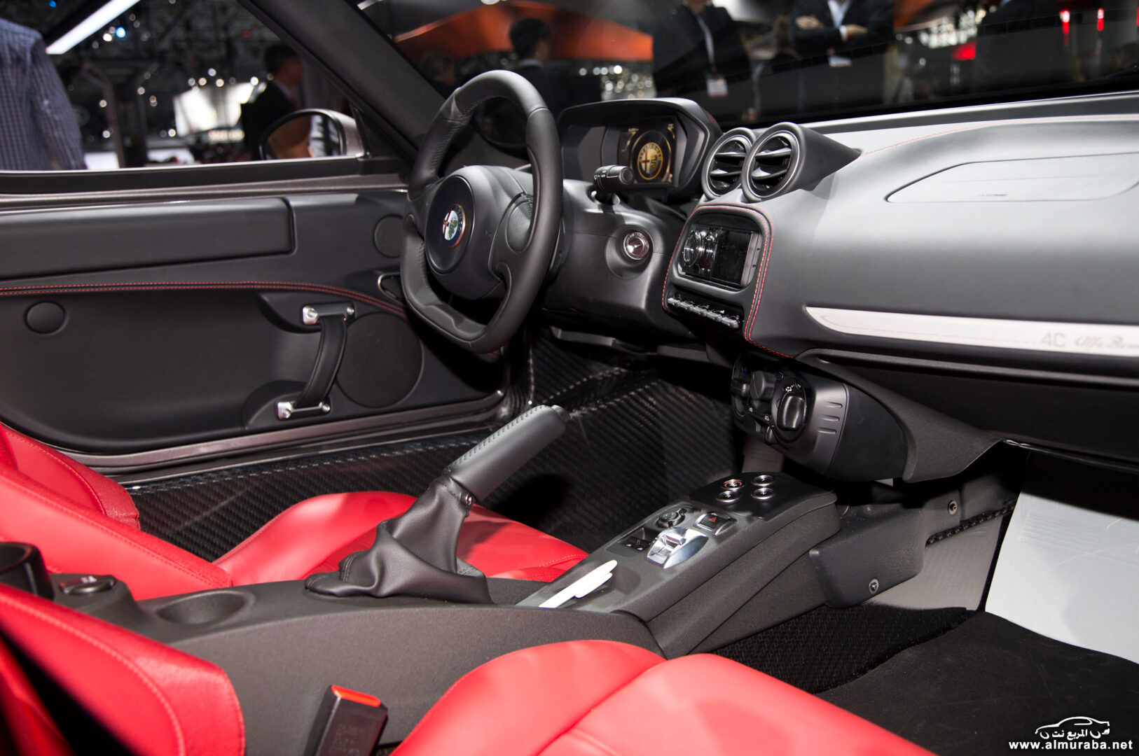 http---image.motortrend.com-f-wot-1404_2015_alfa_romeo_4c_launch_edition_arrives_this_june-72848112-2015-Alfa-Romeo-4C-Launch-Edition-interior-03