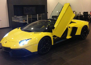 لامبورجيني افنتادور 2014 رودستر LP720 تصل مدينة جدة بالمملكة Lamborghini Aventador