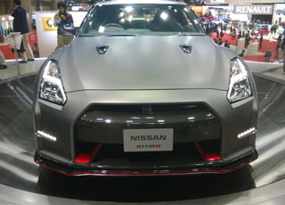 نيسان 2015 جي تي ار تكشف نفسها في معرض طوكيو للسيارات مع تحديثات جديدة Nissan GT-R 1