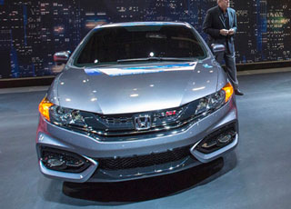 هوندا سيفيك 2014 تتألق في معرض لوس أنجلوس بتشكيلتها الجديدة Honda Civic 7