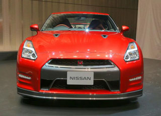 نيسان جي تي ار 2015 الجديدة صور ومواصفات والوان المميزة Nissan GT-R