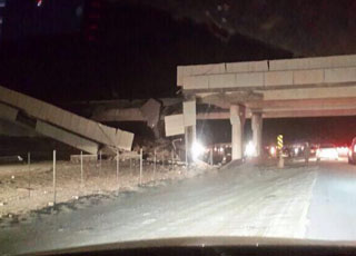 "بالصور" عاجل انهيار جسر طريق الدمام - الرياض على السيارات دون وقوع اي اصابات 6