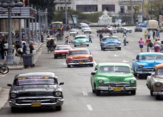 “بالصور” شاهد سيارات دولة “كوبا” التي لم تدخلها سيارة حديثة منذ 1959