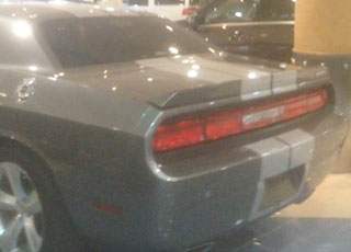 دودج تشالنجر ٢٠١٤ تصل الى مدينة الرياض في احد معارض السيارات Dodge Challenger 1