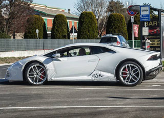 لامبورجيني هوراكان الجديدة تظهر خلال تجولها بالمدينة الايطالية Lamborghini Huracan