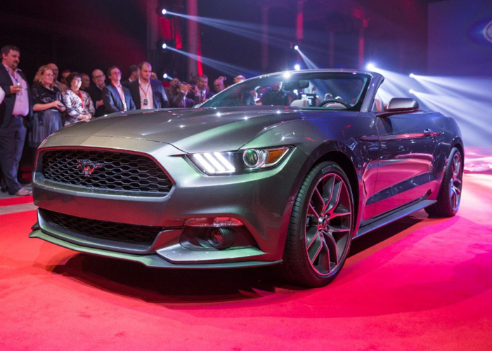 فورد موستنج 2015 تكشف عن المزيد من تفاصيل اداء سيارتها الجديدة Ford Mustang 1