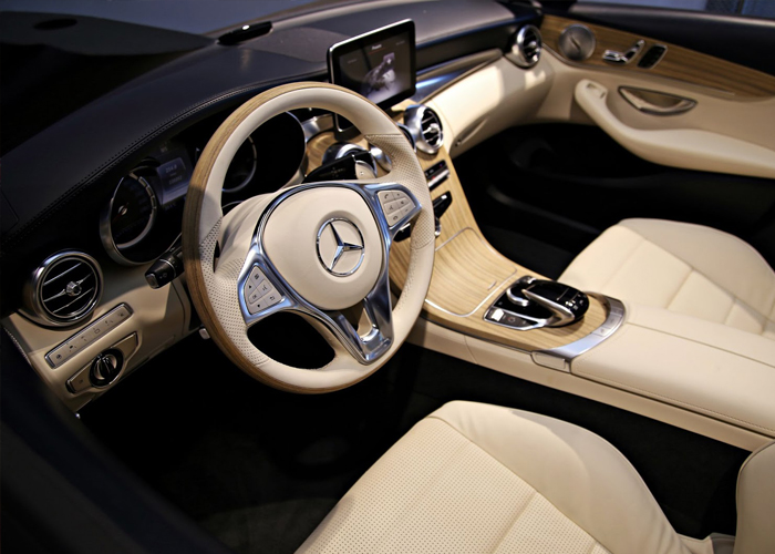 مرسيدس 2016 سي كابريوليه تكشف داخلية سيارتها القادمة في المانيا Mercedes-Benz C-Class