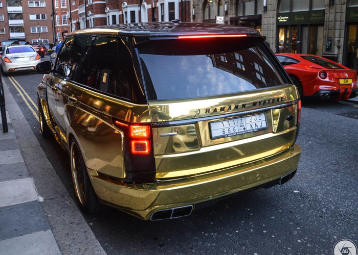 "بالصور" رنج روفر سعودية باللون الذهبي تخطف الانظار في مدينة لندن Range Rover 1