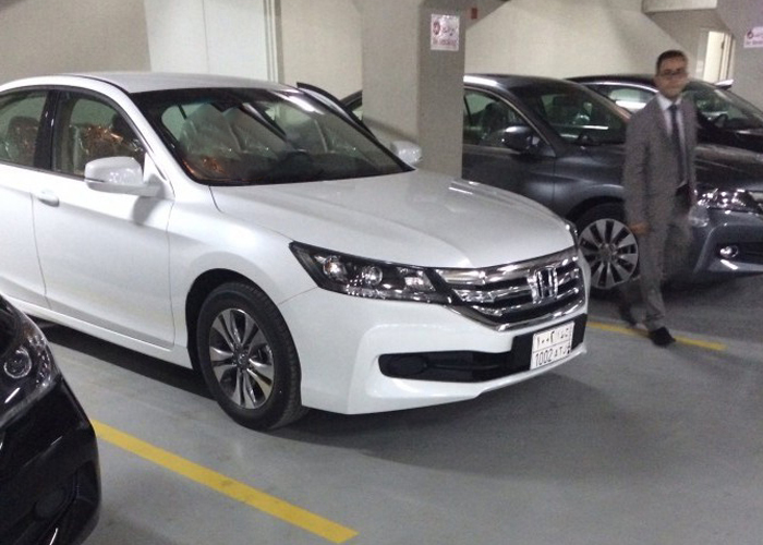 "بالفيديو والصور" المربع نت يرصد وصول هوندا اكورد 2015 الى مدينة الرياض Honda Accord 5