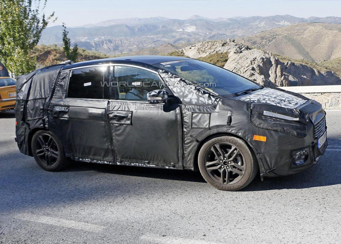 "صور تجسسية" فورد اس ماكس 2015 خلال اختبارها في جنوب أوروبا Ford S-Max 1