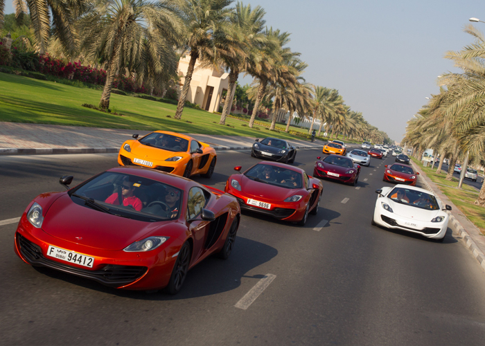 شرطة دبي تصادر 102 من سيارات سباق الشوارع بعضها بلوحات مزيفة!
