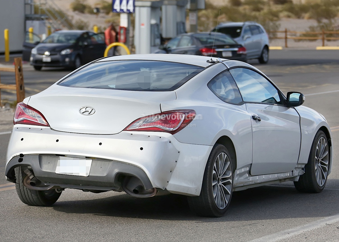 “بالصور” هيونداي جينسيس 2017 تظهر لأول مرة خلال اختبارها Genesis Coupe