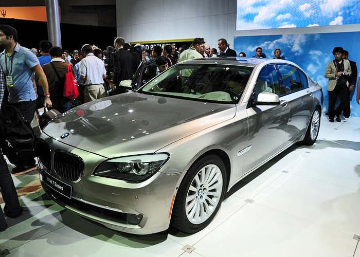 “وزارة التجارة” تستدعي سيارات BMW موديلات 2009 ــ 2011 لخلل في المحرك