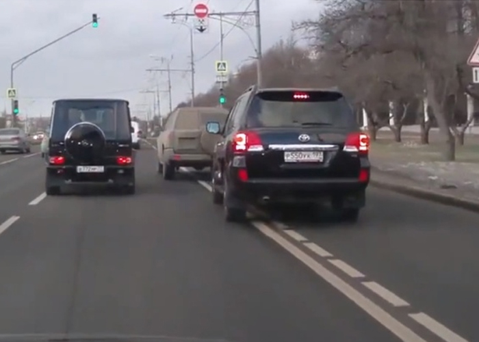 “بالفيديو” حرب بين سيارات الدفع الرباعي في شوارع روسيا نيسان باترول وتويوتا لاندكرورز