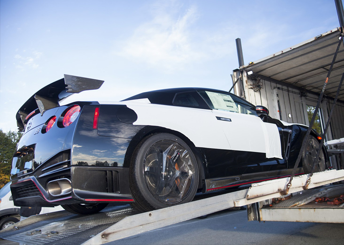 "بالصور" نيسان تسلم اول سيارة جي تي ار 2015 نيسمو الجديدة GT-R Nismo 5