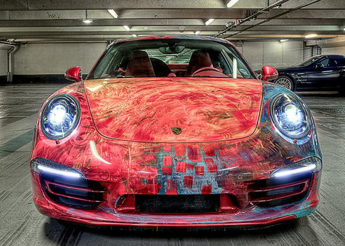 “بالصور” إنتقادات واسعة حول تصميم فنانة سعودية لسيارة بورش 911 كاريرا الجديدة