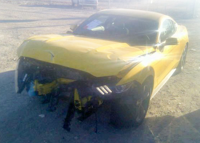 "بالصور" أول حادث لسيارة فورد موستنج 2015 يظهر عدم خروج الوسائد الهوائية! 7